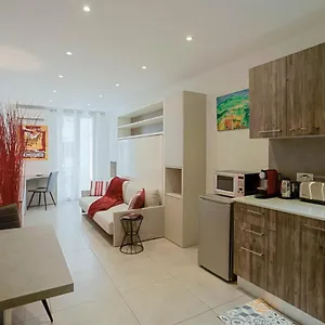 #3 Bottero A 2mins De La & Promenade Des Apartment